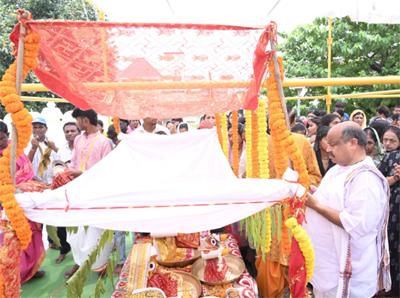 Lord Shri Jagannath, Balabhadra and Subhadra ji will remain in seclusion for 15 days with Raj Snan, Shri Jagannath Temple located in Gayatri Nagar, Committee Chairman and MLA Purandar Mishra, Chhattisgarh, Khabargali