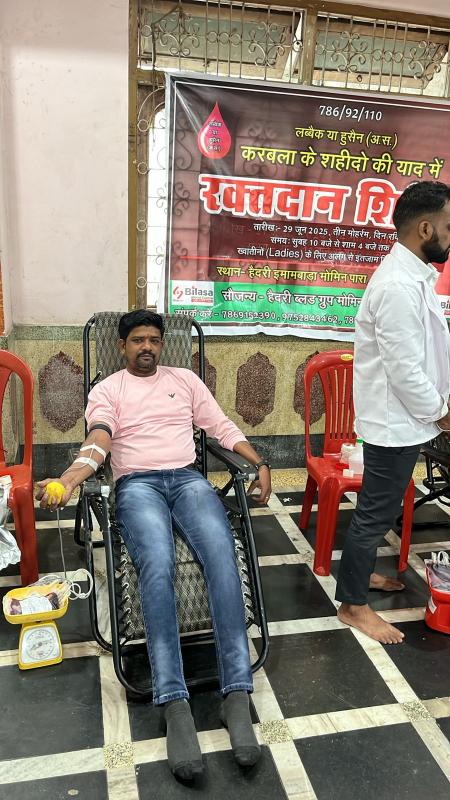 In memory of the martyrs of Karbala, a grand blood donation camp was organized by Haidri Blood Group. Youth, men and women along with people of other religions also participated enthusiastically in blood donation., Raipur, Chhattisgarh, Khabargali