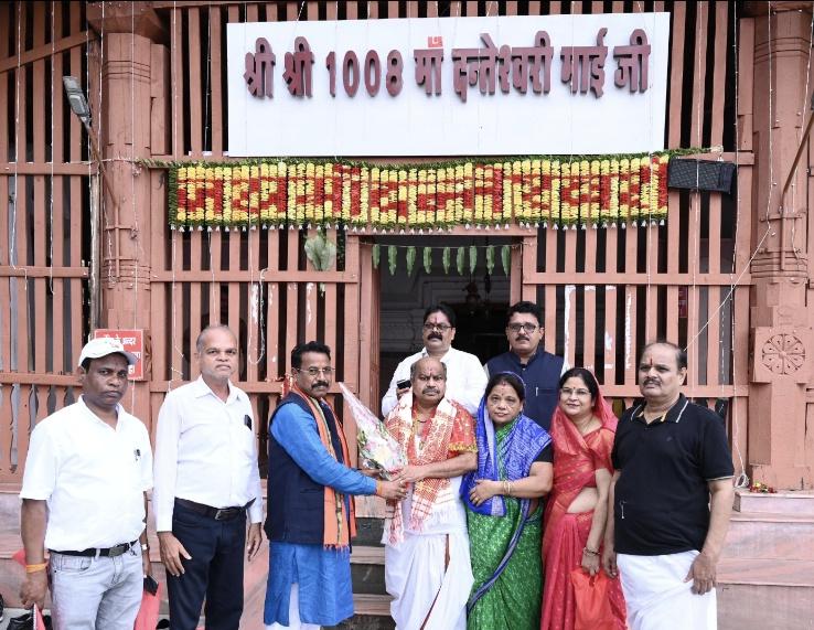 El MLA del Norte Purandar Mishra visitó Maa Danteshwari en Dantewada y deseó felicidad y prosperidad a la gente de la zona, Raipur, Chhattisgarh, Khabargali.