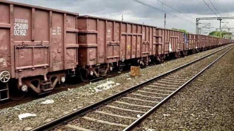 Councillor's son committed suicide by jumping in front of a goods train, he had left home to go to coaching cg news Chhattisgarh news latest news hindi news khabargali 