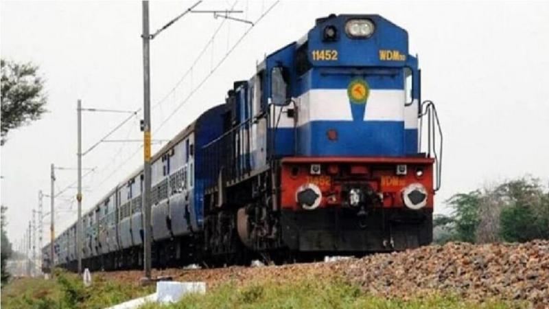 Railway passengers will face trouble once again, 15 trains canceled due to non-interlocking work, route of these trains changed Cg news hindi news Indian Railway khabargali 