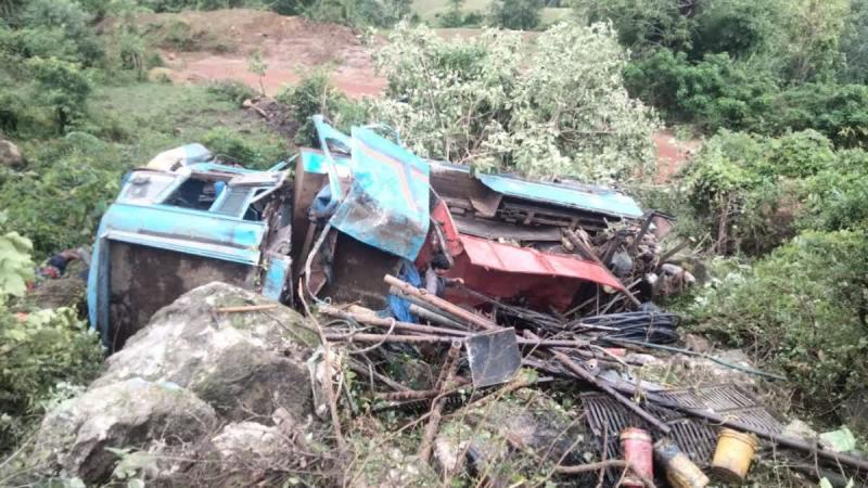 Tragic accident in Kawardha, borewell vehicle fell into a deep ditch, 5 people died Chhattisgarh news big news latest news hindi news khabargali 