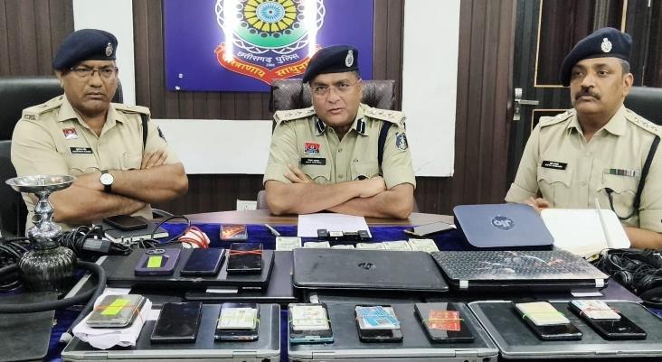International cyber fraud gang exposed, 9 arrested, for the past one month the accused from Delhi and Faridabad were running the online gang by opening a call centre in Bhilai, using fake e-sim they used to send virus/bug through fake link in the computer/laptop and cheat in the name of fixing it, Chhattisgarh Khabargali