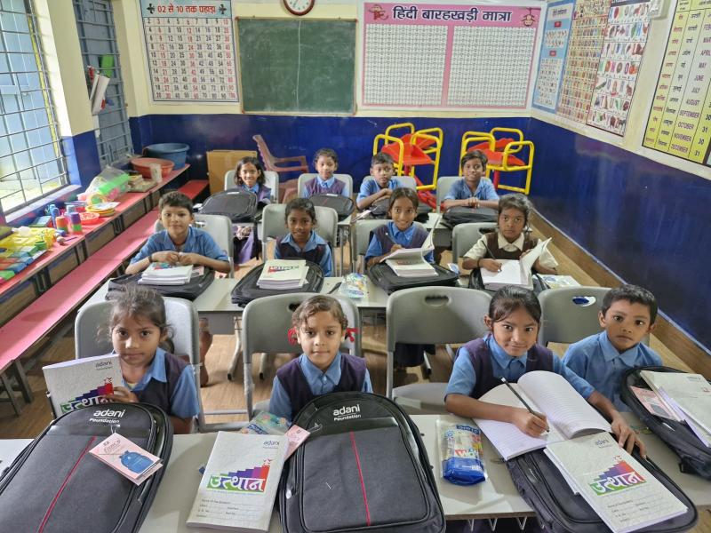 A strong step towards education under Project Utthan, grand school entrance festival organized in Raigarh, education kits distributed to more than 4,000 students of 80 schools - also distributed in schools of 54 villages connected to rail project and water pump house project, Chhattisgarh, Khabargali