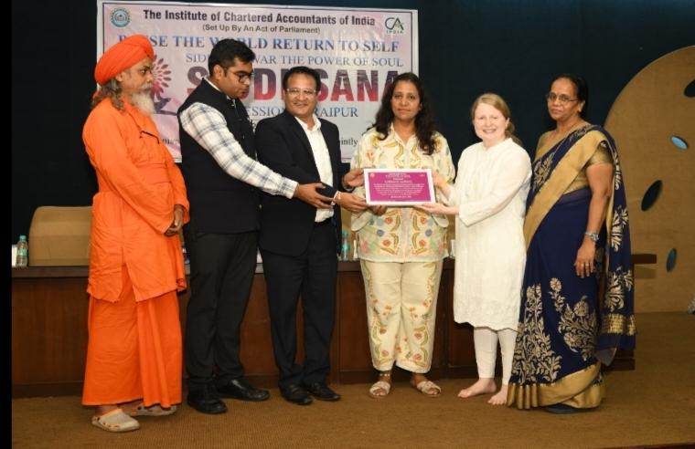 Income Tax Bar Association, Raipur felicitated newly-minted CA students, Income Tax Bar Association, Raipur organized a highly inspirational session on Siddhasana by internationally renowned sound healer, yoga instructor and life skills expert Ms Namrata Mehta, Chief Guest Acharya Arpita Nand Avdhoot, Advocate Nikhil Agarwal and Raipur CA Branch President Vikas Golchha, Raipur, Chhattisgarh, KhabarGali