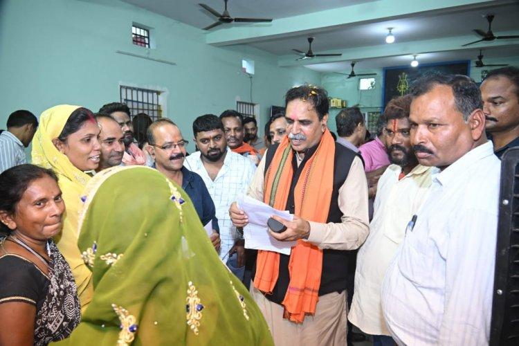 MLA Rajesh Munat's instruction in public meeting in Raipura - Officers should take strict action against illegal plotting, Raipur, Chhattisgarh, Khabargali