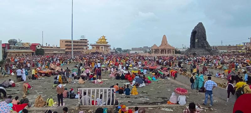 Stampede during Rudraksha distribution at Kubereshwar Dham, two women dead, 3 injured, Sehore, Khabargali