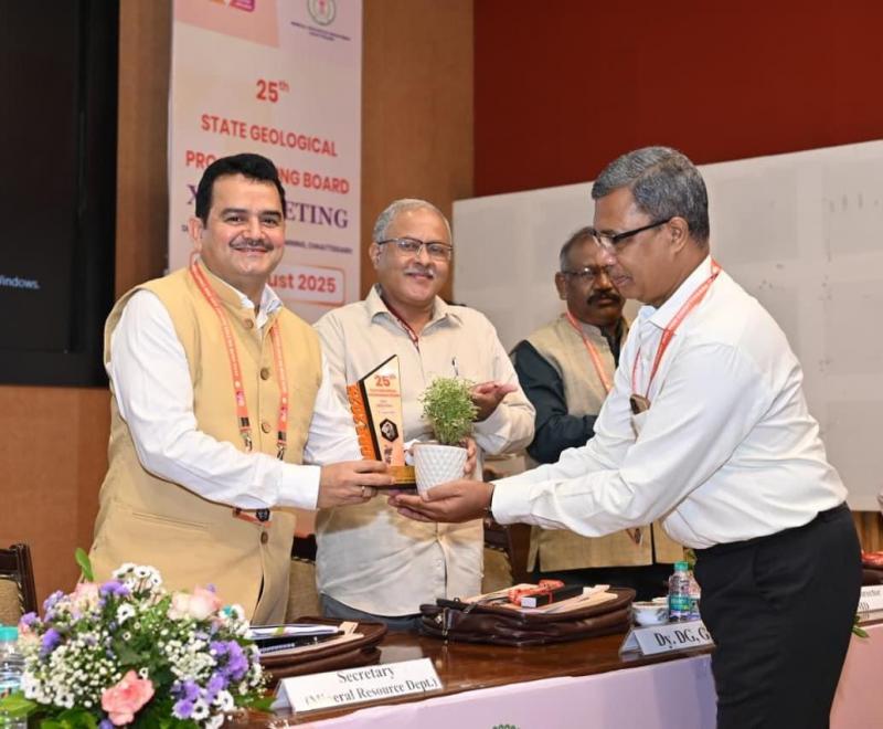 Chhattisgarh's big leap in the mining sector: Revenue of more than 15 thousand crores in the year 2024-25, new mining project gives new impetus to development, 25th meeting of the Silver Jubilee of State Level Geological Program Board Chhattisgarh 2025 was held, minerals are the backbone of the all-round development of any state and country: Shri P. Dayanand, Raipur, Khabargali