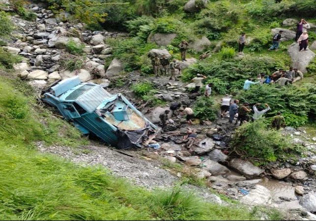 CRPF vehicle fell into a ditch in Udhampur, Jammu and Kashmir; 18 soldiers were on board jammu kashmir news hindi news khabargali