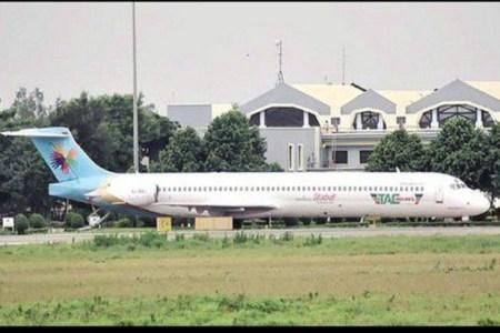 Rent of Bangladeshi plane parked at Swami Vivekanand Airport reached 5 crores, the panel of the plane had fallen in Bemetara Chhattisgarh news hindi news latest khabargali 