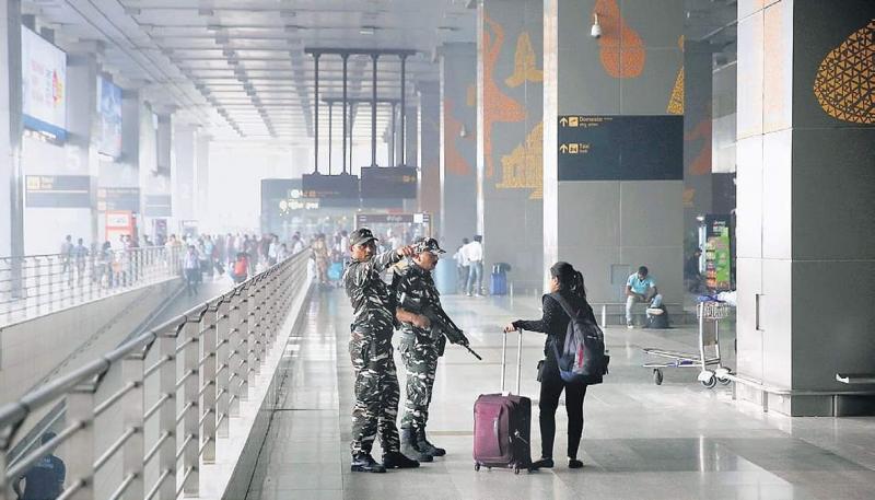 Information about a bomb in an unclaimed bag at the airport, panic ensued Chhattisgarh news hindi News latest news khabargali 