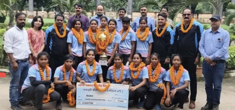 Adani Foundation won the Chakradhar Samaroh Kabaddi final, a tough competition took place between the teams of Jindal Foundation Raigarh. 40th Chakradhar Samaroh 2025, Khabargali