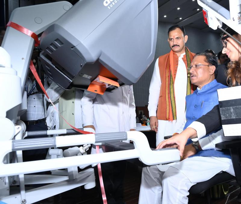 A new dimension in the development of medical facilities in Chhattisgarh, Chief Minister inaugurated 'Dev Hasta' robotic surgical system at AIIMS Raipur Chhattisgarh news hindi News big news khabargali 