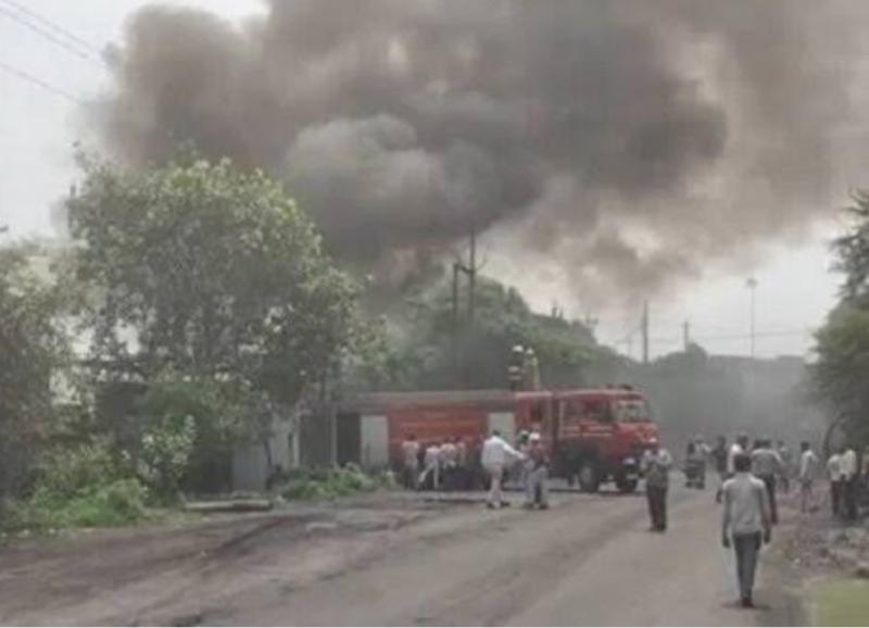 Fire breaks out at oil factory in Raipur, smoke engulfs area for three kilometres, panic ensues Chhattisgarh News Raipur news hindi News khabargali