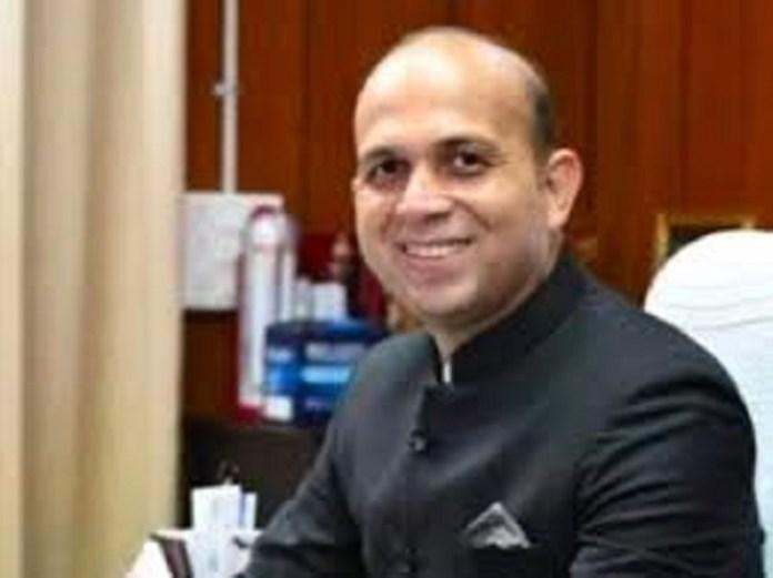IAS officer Sarveshwar Narendra Bhure has been appointed as Joint Textile Commissioner at the Centre, having previously served as Collector in Raipur. Cg hindi news Big News latest News khabargali 