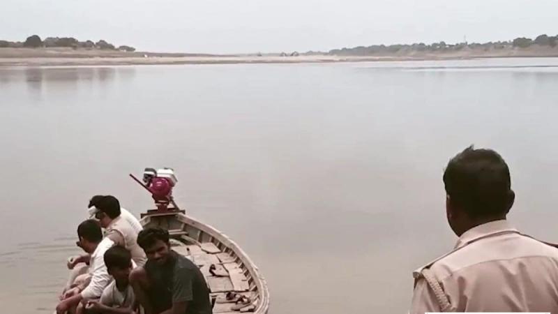 Man jumps into Yamuna river with 4 children, all die; wife escapes with lover hindi News latest news Big News khabargali 