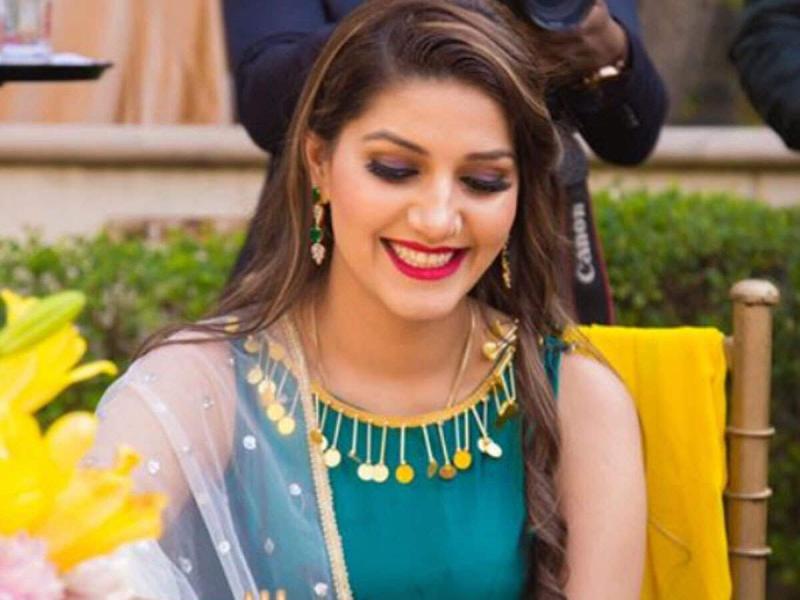 Haryanvi dancer Sapna Choudhary receives death threats; four men try to break down the resort door Hindi latest news khabargali 