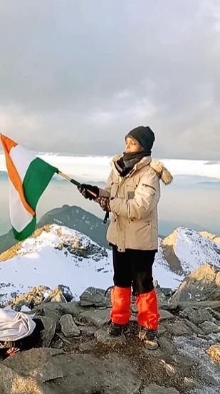 Bilaspur mountaineer Nisha Yadav achieved another feat, hoisted the tricolor on the Yunam peak hindi News latest News khabargali
