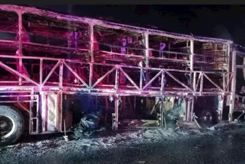 Volvo bus catches fire, 32 passengers burnt alive hindi News latest News big News khabargali 