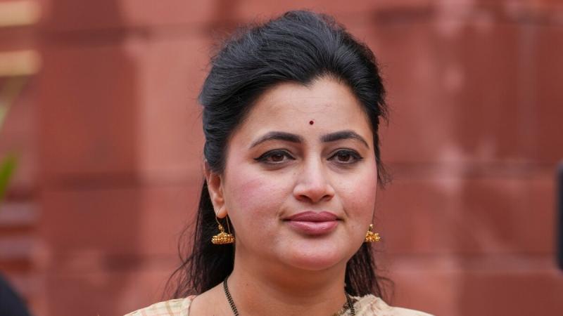 BJP leader receives gang rape threat, speed post sent to Navneet Rana hindi News latest News big News khabargali