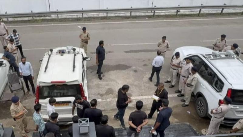 Janata Congress President Amit Jogi was put under house arrest by Raipur Police; he was to meet in black clothes. Hindi latest news big News khabargali