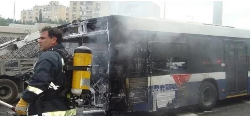 In a tragic road accident in Saudi Arabia, a bus collided with a diesel tanker, killing 42 Indian passengers. Hindi latest News big news khabargali 