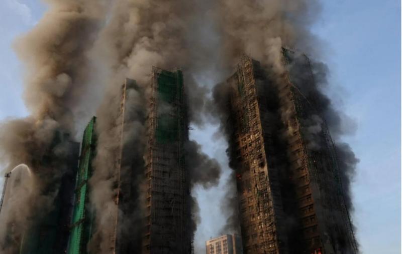 Fire engulfs 8 buildings in Hong Kong, killing 45 people, leaving more than 300 missing hindi News latest News khabargali 