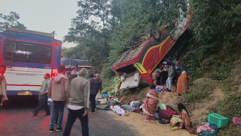 Major accident on Chhattisgarh-Andhra border: Bus falls into ditch at Maredmilli Ghat, 179 dead so far, Khabargali