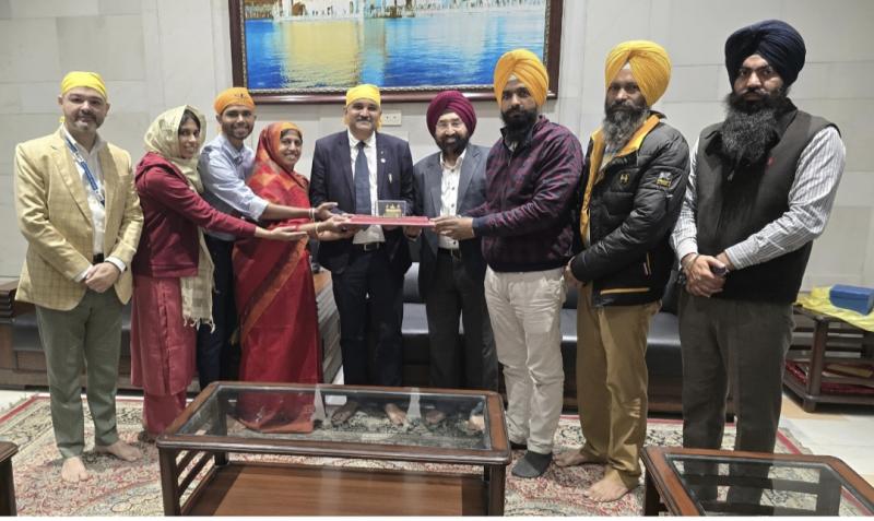 The Shiromani Gurdwara Parbandhak Committee,SGPC at the Golden Temple honored the four Sahibzadas of Guru Gobind Singh Ji, Prime Minister Narendra Modi, Home Minister Amit Shah, and Dr. Kuldeep Solanki, convenor of the Chhattisgarh Civil Society in Raipur, for their efforts in getting 'Veer Bal Diwas' Brave Children's Day recognized at the national level. Khabargali