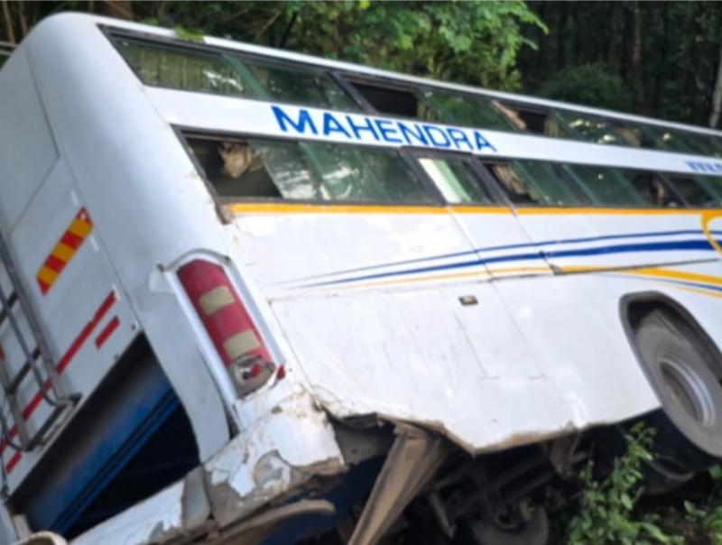 Tirupati-bound bus met with an accident, with pilgrims screaming and crying. Hindi News latest News khabargali 