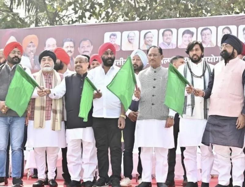 A Veer Bal Rally was held in the capital city, with thousands of children participating. Chief Minister Sai described the sacrifice of the Sahibzadas as inspiring. Amarjeet Chhabra, Chairman of the Chhattisgarh State Minority Commission, Raipur, Chhattisgarh, Khabargali.