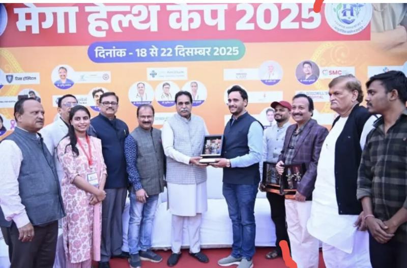 A massive service camp was organized in Raipur, witnessing a huge turnout at the mega health camp organized by Raipur West MLA and former minister Rajesh Munat.  18,000 patients received free treatment.  Food and fruits were also provided free of charge. People from neighboring states also attended.  "Swarna Prashan",an Ayurvedic immunity-boosting treatment for children will be administered to children tomorrow. Raipur, Chhattisgarh, Khabargali