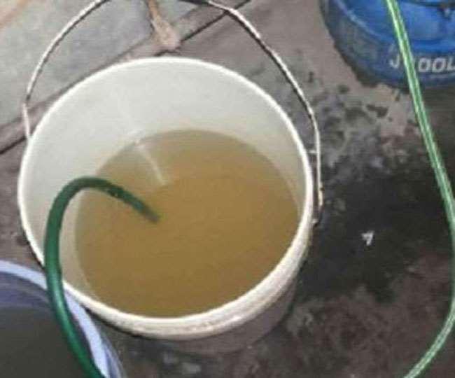 After Indore, Raipur is also facing a contaminated water crisis. The mayor has taken a strict stance, issuing a 24-hour ultimatum for a solution. Areas like Gayatri Nagar, Sales Tax Colony, Pink City, Steel City, and Vijay Nagar are severely affected. Raipur, Chhattisgarh, Khabargali