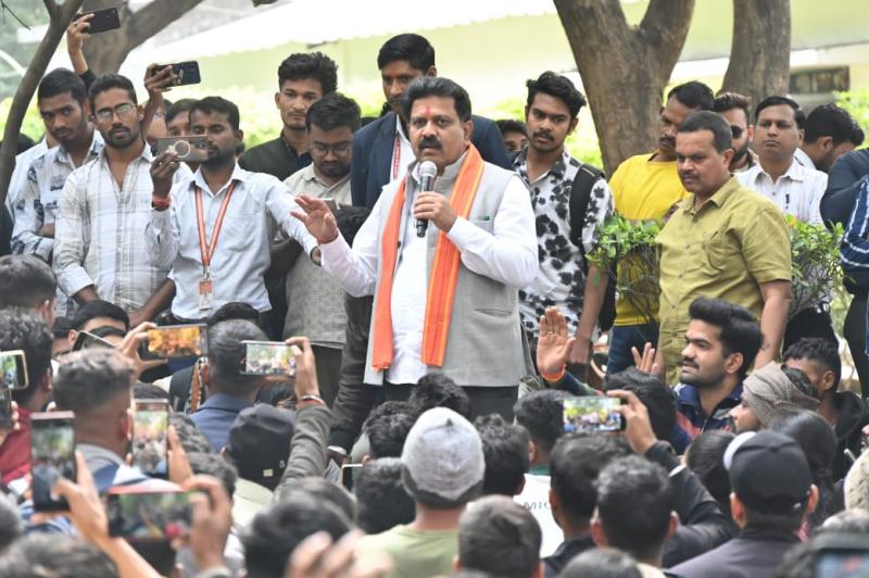 CAF recruitment exam process to be completed soon, Home Minister Vijay Sharma meets candidates Chhattisgarh news hindi News latest khabargali 