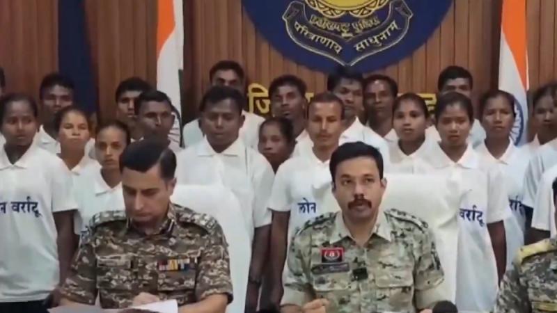 63 Naxalites surrender in Dantewada, carrying a reward of Rs 31.19 crore hindi news latest News khabargali 