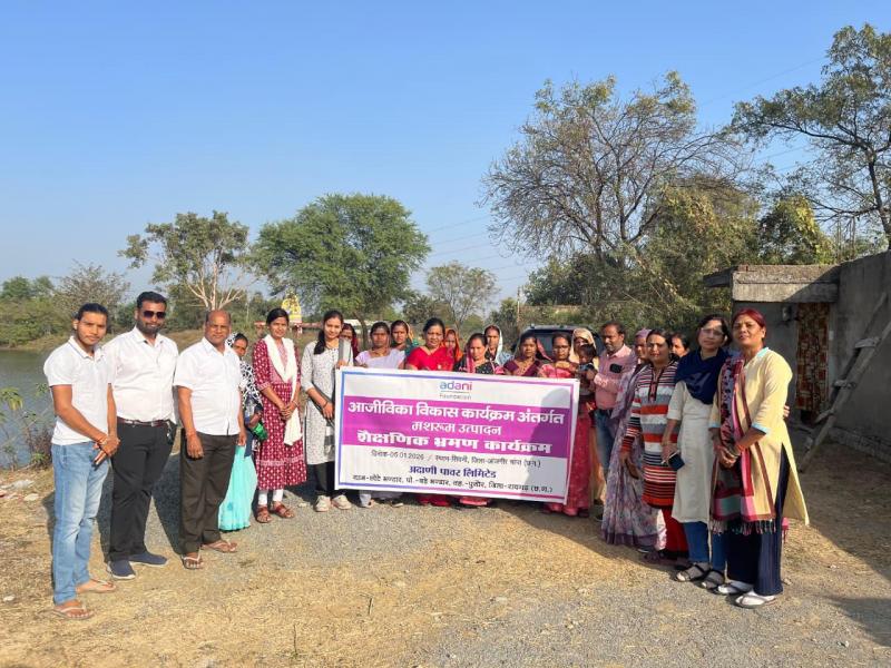 Mushroom cultivation provides a new direction for villagers – Adani Foundation initiative. Exposure visit held in Sivni village, 18 beneficiaries participated. Adani Foundation to support 100 women this year as well. Raigarh, Chhattisgarh, Khabargali.