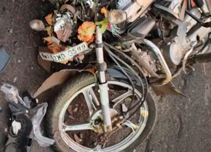 Uncle and nephew die in a road accident after a pothole caused the bike to lose balance.