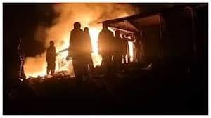 आग लगने से एक ही परिवार के तीन लोगों की मौत, पूरे इलाके में मची अफरा-तफरी खबरगली Three members of a family died in a fire, causing panic in the entire area. mumbai hindi news latest mumbai news khabargali 