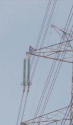 टोकन नहीं कटने से किसान ने टावर पर चढ़कर किया विरोध, गांव में मचा हड़कंप ख़बरगली  A farmer climbed a tower to protest against not being given a token, creating a stir in the village. cg news janjgir news 