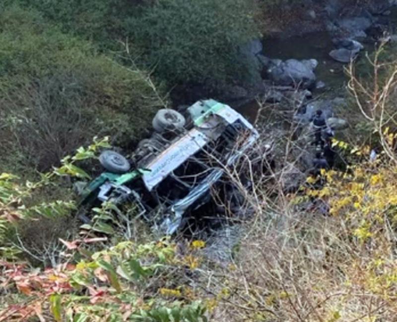 देहरादून में यात्री बस खाई में गिरी, तीन लोगों की मौत, कई लोग गंभीर रूप से घायल खबरगली Passenger bus falls into ditch in Dehradun, three dead, several seriously injured hindi news latest news khabargali