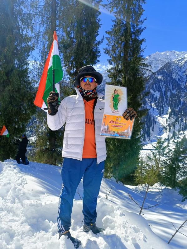 9000 फीट की ऊंचाई पर राजिम कुंभ कल्प का प्रचार, गरियाबंद के पर्वतारोही ने रचा इतिहास खबरगली  Promotion of Rajim Kumbh Kalpa at an altitude of 9000 feet, mountaineer from Gariaband created history. Raipur chhattisgarh hindi news khabargali 