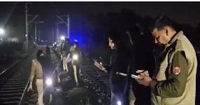 Father and daughter die after being hit by a train; suicide note blames wife hindi news big news khabargali 