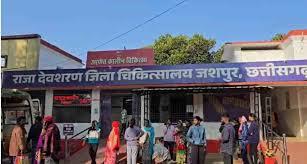  तेज रफ्तार पिकअप ने मॉर्निंग वॉक कर रहे 3 लाेगाें को रौंदा, दो की मौत, एक की हालत गंभीर खबरगली A speeding pickup truck ran over three people on a morning walk, killing two and leaving one in critical condition. jashpur chhattisgarh accident hindi news khabargali 