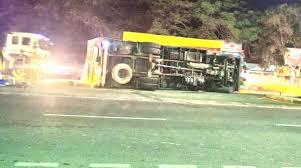 ट्रक की टक्कर ने सड़क पर बिछा दी लाशें, शव के उड़े चीथड़े, 4 की मौत खबरगली A truck collision left bodies strewn across the road, 4 dead.hindi news latest khabargali 