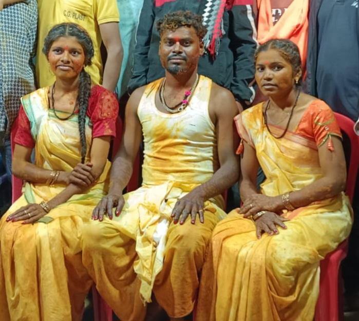  A strange wedding took place in Chhattisgarh, with one mandap, two brides and one groom, leaving people astonished. Hindi News latest news khabargali 