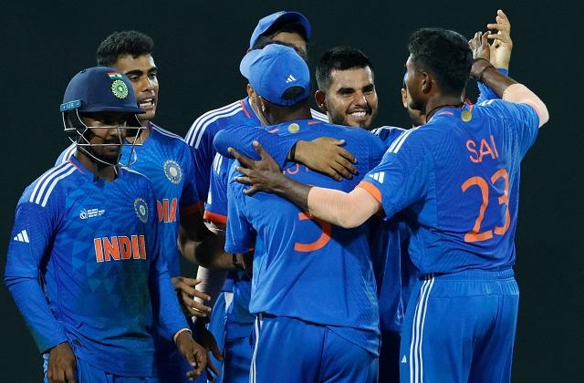 The sounds of Phaag echoed in Sadar Bazaar: A flood of traders gathered at the Holi Milan of Sarafa Association, Seth Nathuram Holika Utsav Samiti, Raipur, Chhattisgarh, Khabargali