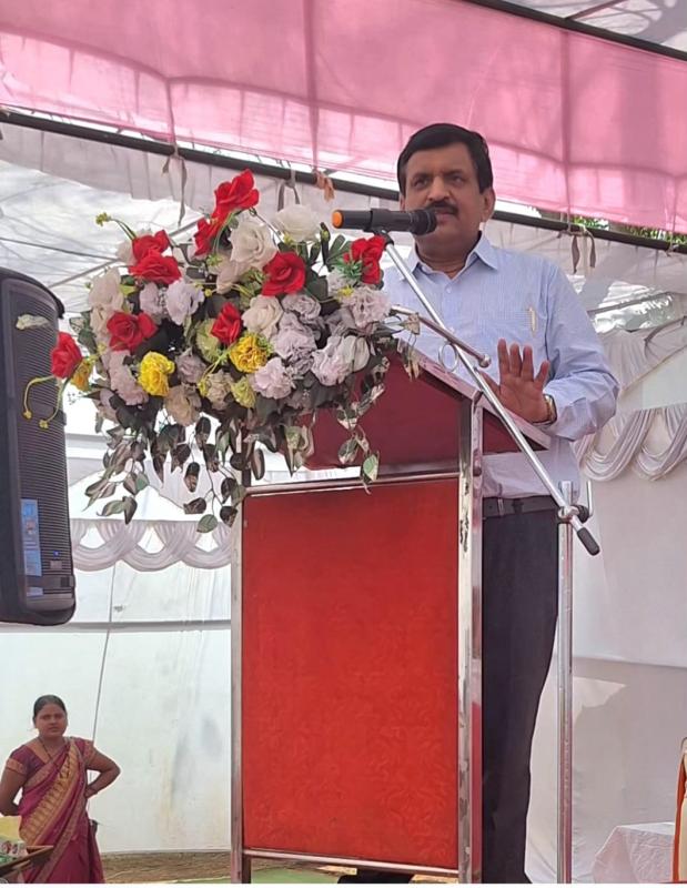 Women should remain aware of their rights.  Dr. Dinesh Mishra, Ophthalmologist and President of the Superstition Eradication Committee, delivering a lecture at the District Women's Awareness Camp, Raipur, Chhattisgarh,Khabargali