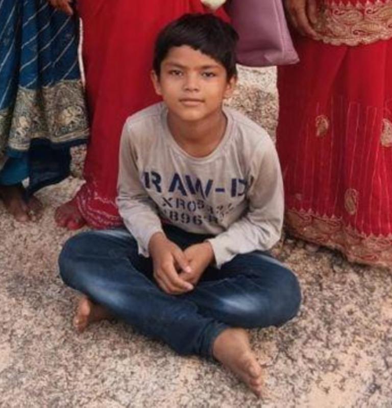 A seven-year-old boy fell from a two-story roof and died on the spot. Hindi News latest news big News balod news khabargali