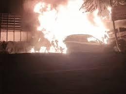  A moving car caught fire, killing father and son. hindi news mp news khabargali 