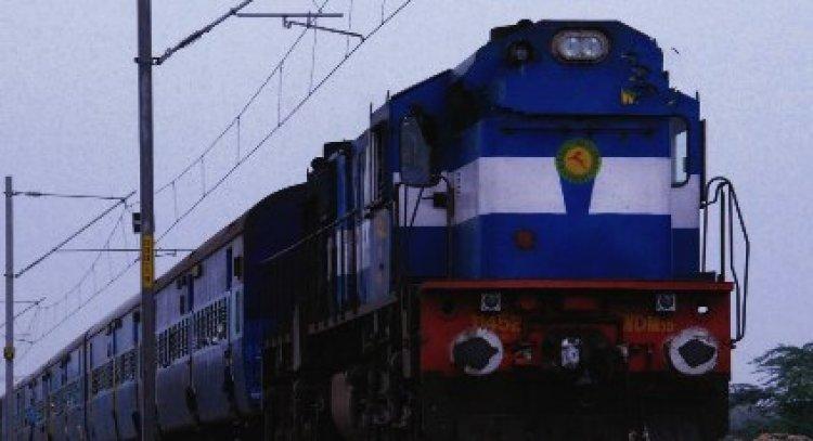 Railways has increased facilities for pilgrims going to Dongargarh, decided to run special trains. Bilaspur chhattisgarh hindi news khabargali 